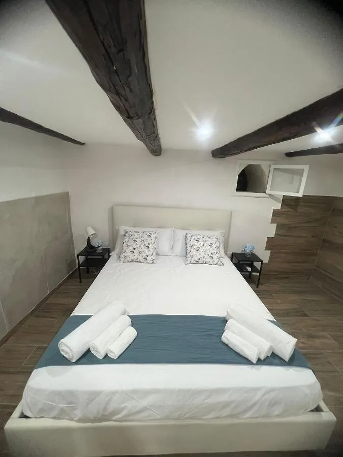 Lucullo'S Home Naples Italy